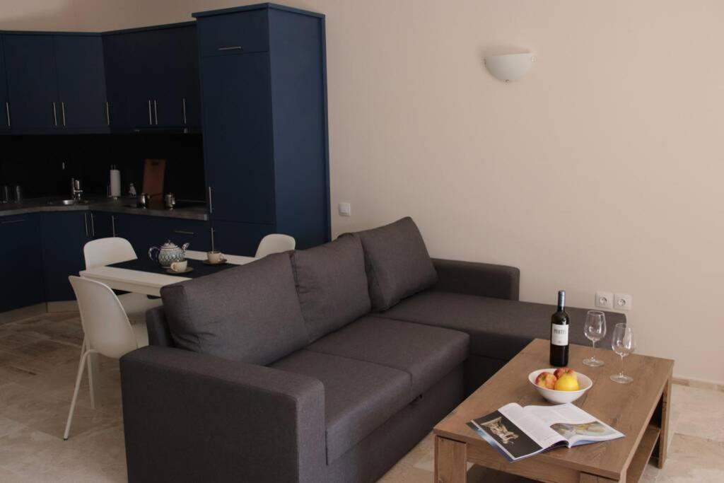 Studio On The Beach Loutraki  Exterior photo